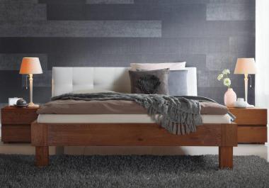 Bett aus Holz