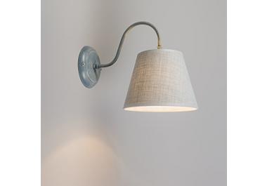 Wandleuchte mit Schirm